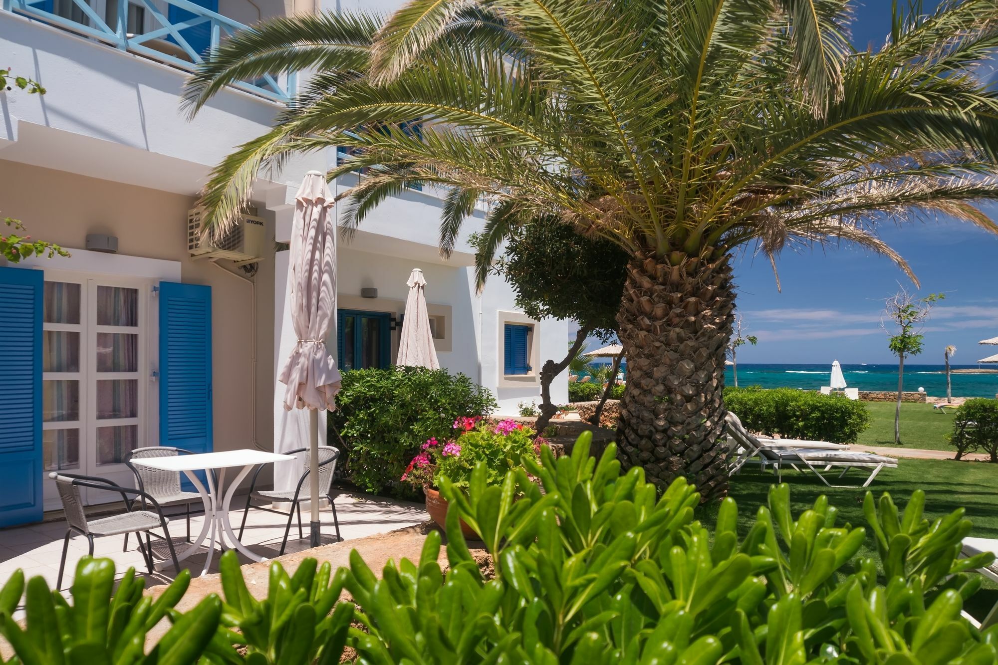 Pyrgos Beach Hotel Apartments Malia Esterno foto