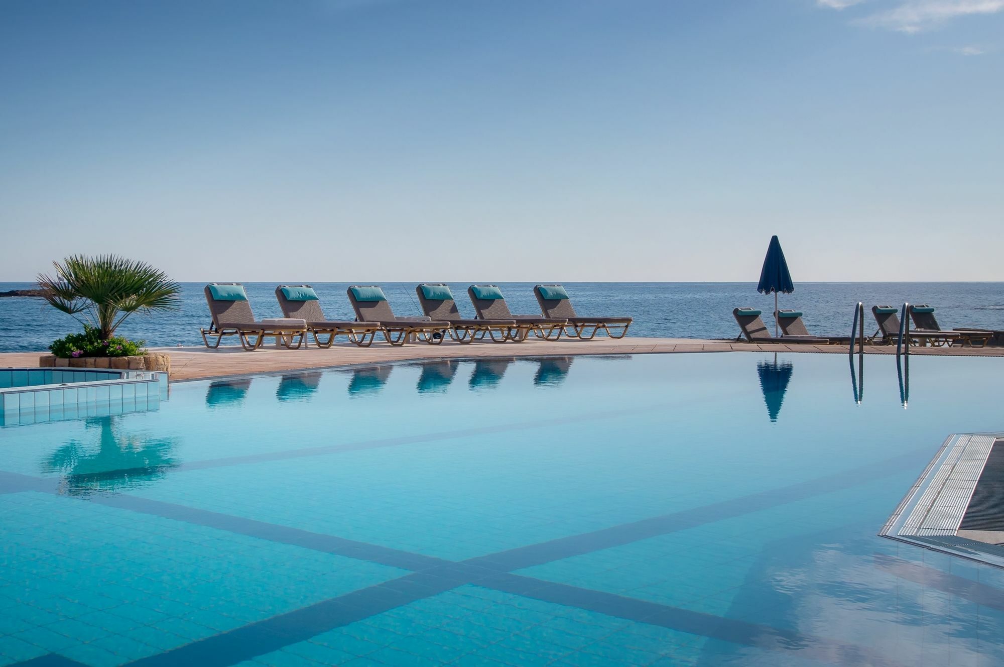 Pyrgos Beach Hotel Apartments Malia Esterno foto